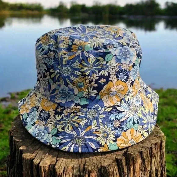 Boutique Handcrafted Blue Flirty Floral Print Beach Reversible Bucket Hat OSFM - Picture 1 of 7